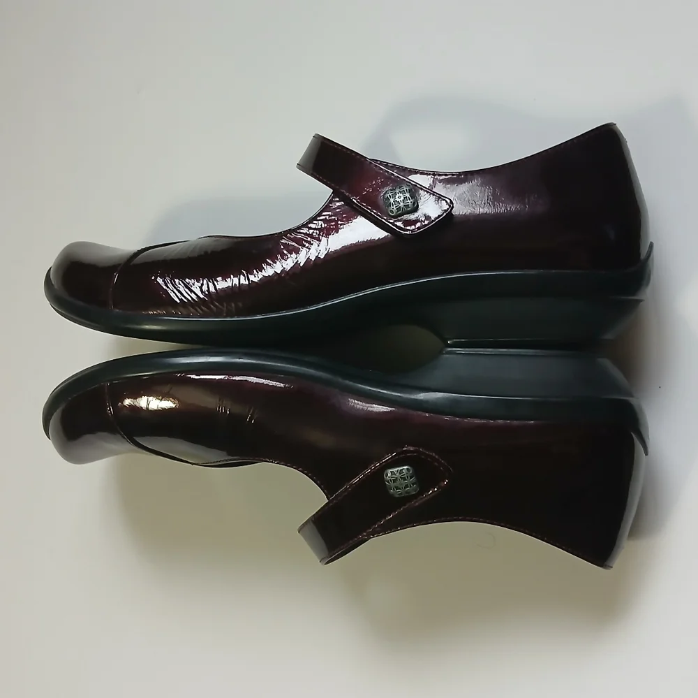 Dansko Women's Mary Jane Heels in Dark Burgundy Patent